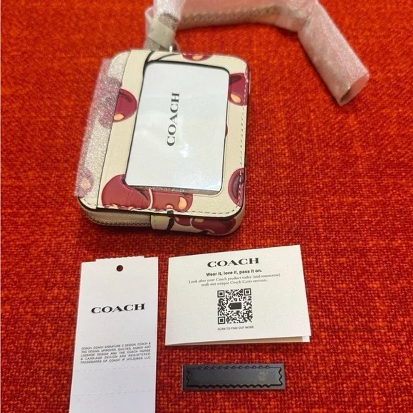 ❤️❤️❤️Coach zip card case with cherry print/silver tone hardware ❤️❤️❤️ - Picture 11 of 12